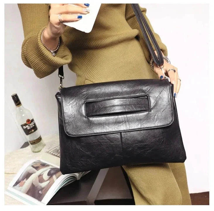 Kaelith - Elegant and versatile clutch bag