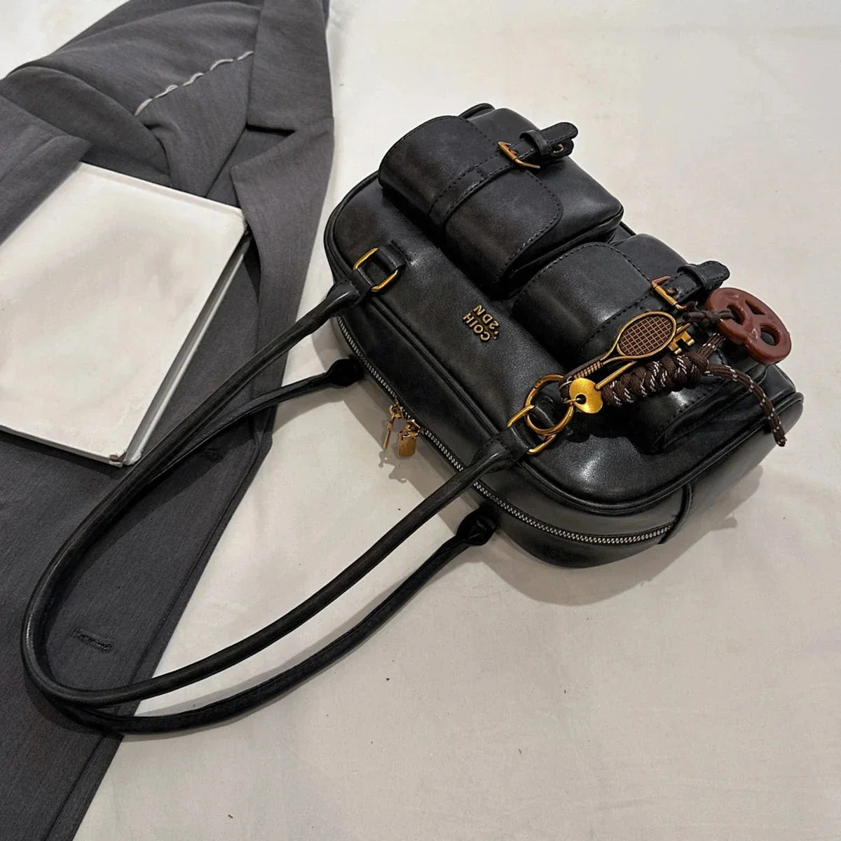 Velouré – Elegant Retro Shoulder Bag