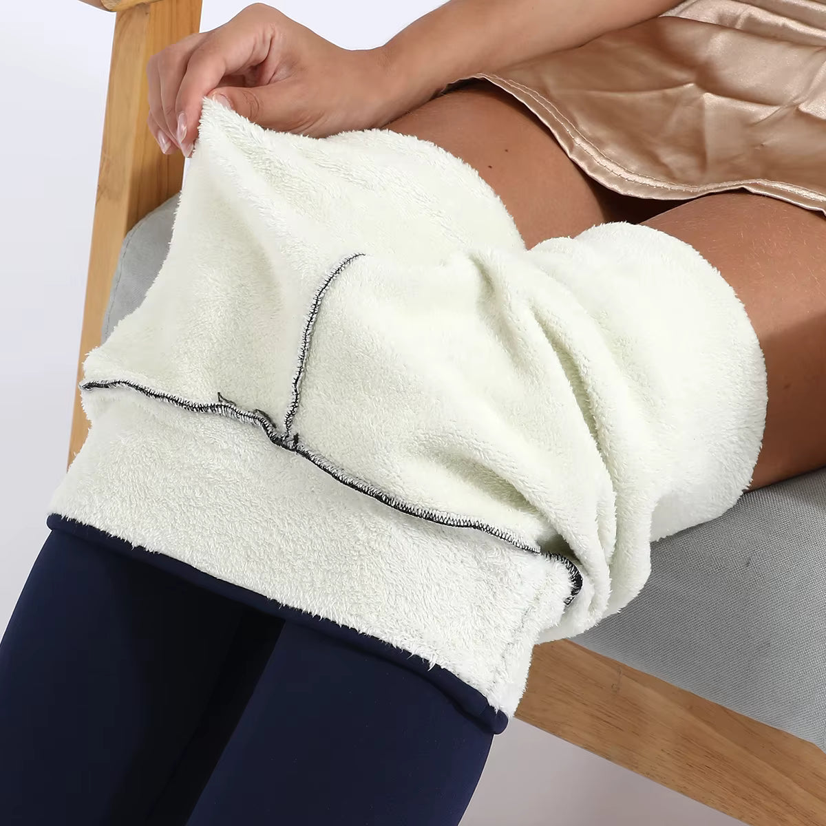 Velvéra – Women’s Velvet Leggings